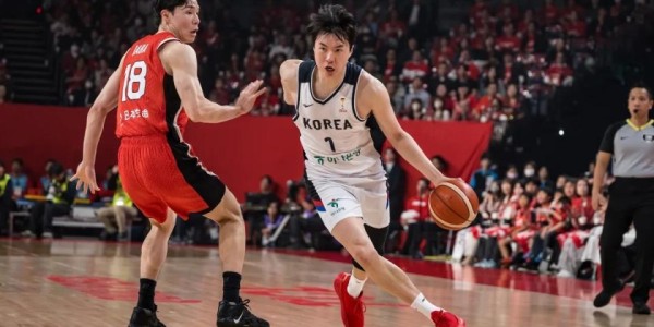 九游体育平台-世预赛-日本男篮力克韩国稳居小组第一 霍金森24+7李贤重28+11