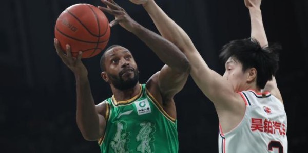索要高薪遭拒！CBA昔日超级外援与山东签约谈崩，有望重返辽篮？