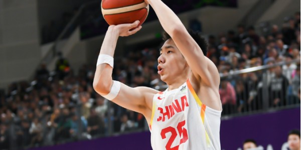 九游体育官网-报平安！朱俊龙末节受伤下场 赛后：伤病没事不用做核磁共振