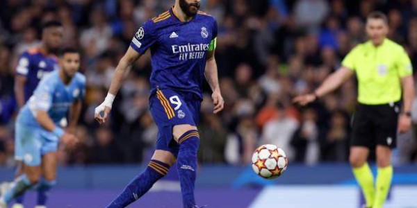 九游体育平台-本泽马解释为什么打勺子点球：我就是这么自信